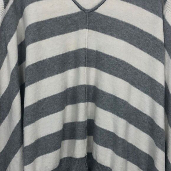 R&J Couture Striped v-Neck Sweater Oversized 1/2 Sleeve Large (T253) - Picture 3 of 7